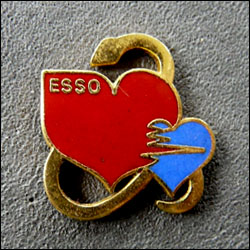 Esso coeurs bleu et rouge