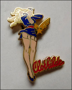 Pinup clothilde signe la boite a pins 250